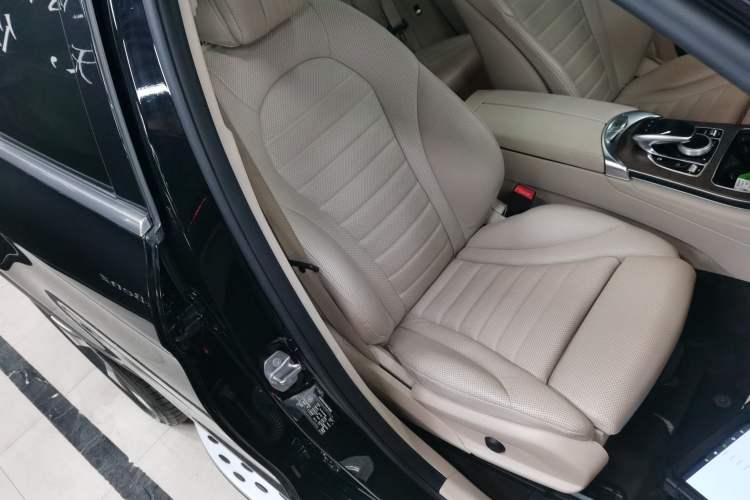 Used Mercedes-Benz GLC 2016 GLC 300 4MATIC Luxury Model
