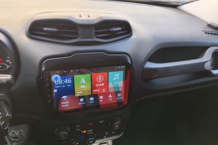 Used  Renegade 2019 220T Automatic Leading Edition
