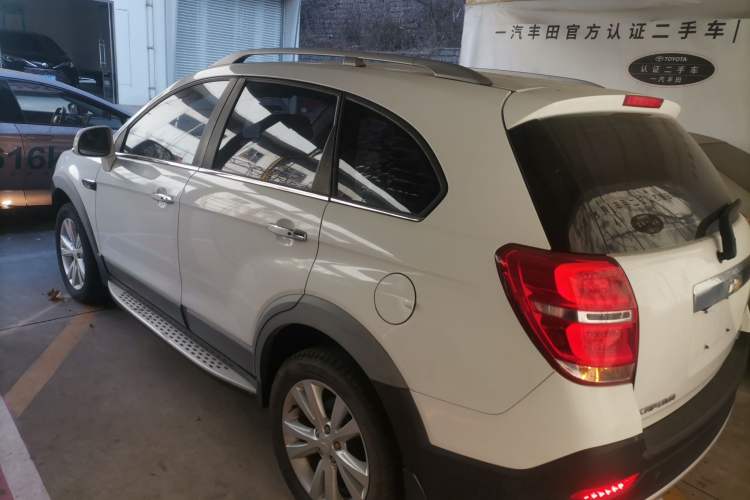 Used Chevrolet Captiva 2015 2.4L 4x4 Flagship Edition 7-Seater
