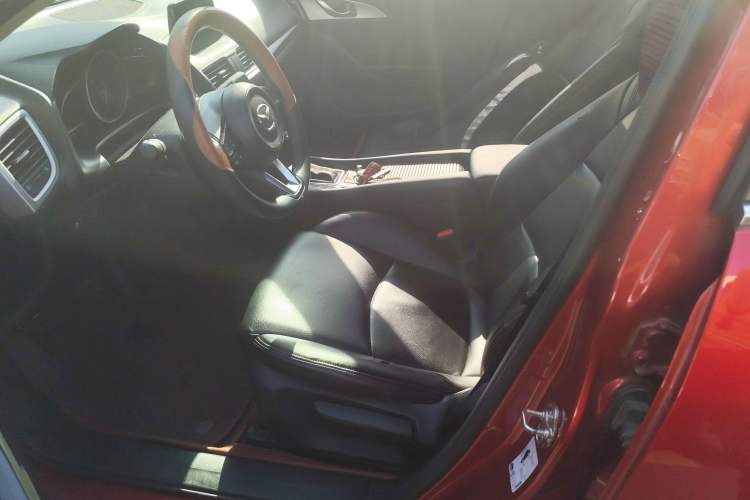 Used Mazda Mazda 3 Axela 2017 Sedan 1.5L Automatic Luxury Model China VI Standard