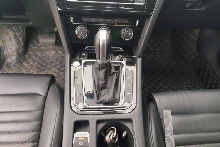 Used Volkswagen Magotan 2019 330TSI DSG Leading Edition China V Standard
