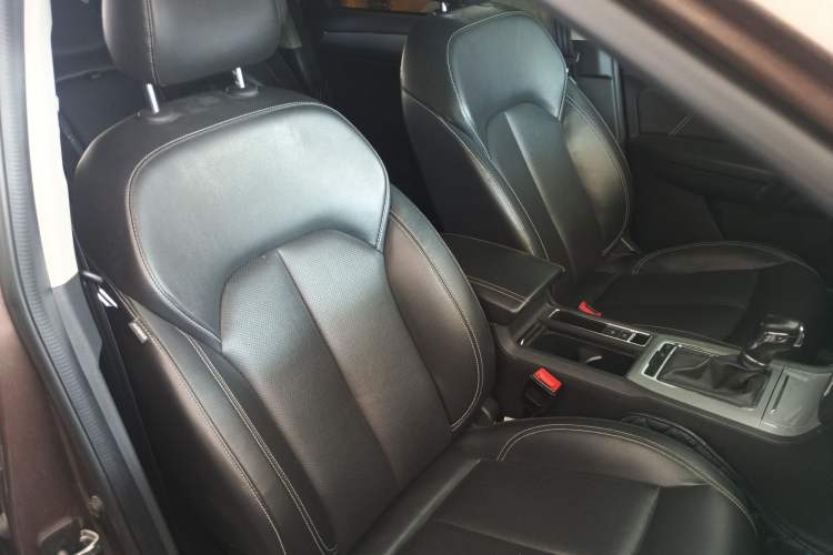 Used Roewe RX5 2016 20T Two-Wheel Drive Automatic Internet Smart Edition
