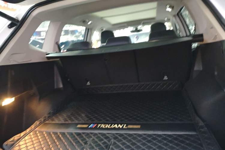 Used Volkswagen Tiguan L 2024 330TSI Automatic Two-Wheel Drive R-Line Enhanced Edition
