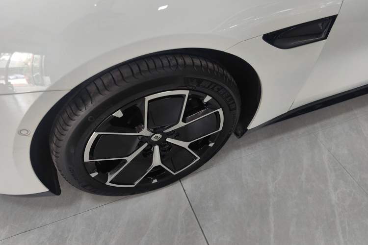 Used  SU7 2024 Rear-Drive Long-Range Intelligent Driving Version
