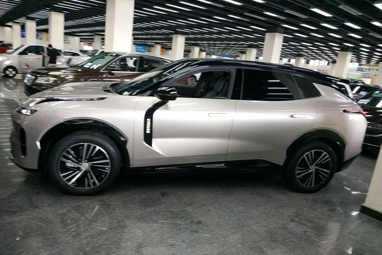 Used Lynk & Co 08 EM-P 2023 120km Long-Range Halo
