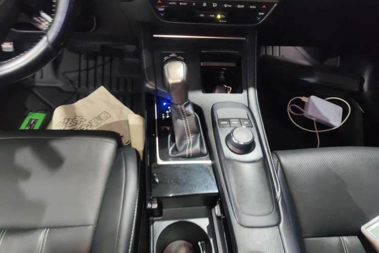 Used Lexus ES 2015 300h Comfort Edition