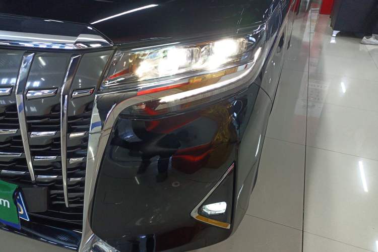 Used Toyota Alphard 2021 Dual-Engine 2.5L Luxury Edition

