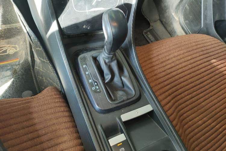 Used JMC Yusheng S330 2016 1.5L GTDi Automatic Two-Wheel Drive Flagship Edition
