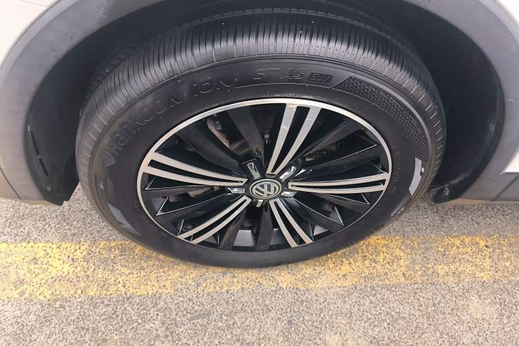 Used Volkswagen Tiguan L 2019 Updated Version 330TSI Automatic Two-Wheel Drive Panoramic Comfort Edition China VI Standard