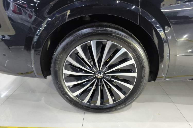 Used Volkswagen Viloran 2024 380TSI Premium Edition
