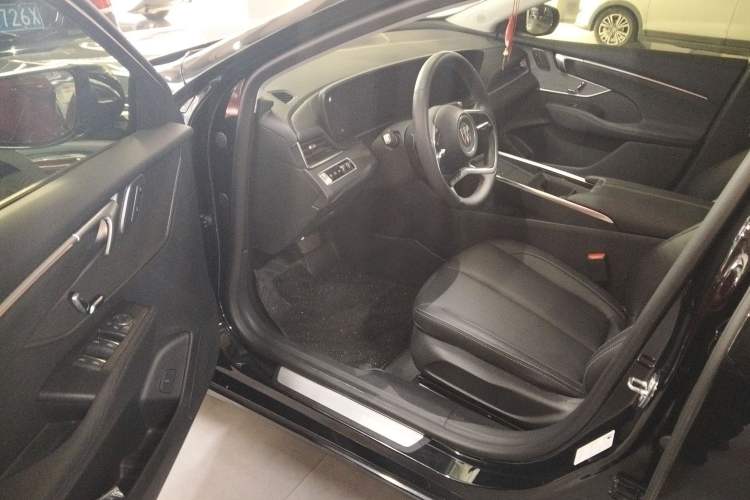 Used Buick LaCrosse 2025 28T Platinum Edition
