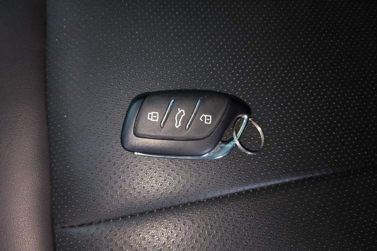 Used Roewe RX5 2023 PLUS 330TGI Automatic Trendsetting Smart Edition
