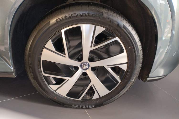 Used BYD Tang L 2025 EV with 670 km Range LiDAR and Premium Features