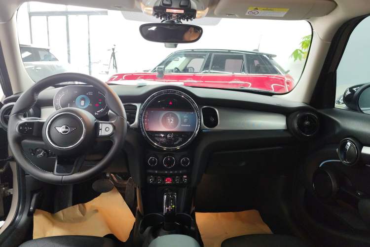 Used  MINI 2022 Updated 1.5T COOPER Classic Edition Five-Door Version
