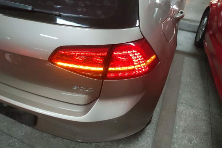 Used Volkswagen Golf 2016 1.6L Automatic Fashion Model
