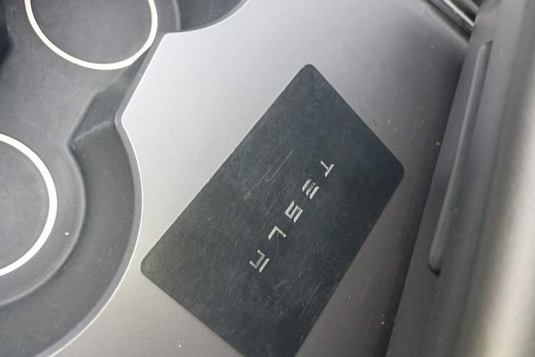 Used Tesla Model Y 2021 Long-Range All-Wheel-Drive Version
