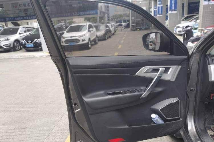 Used Geely Auto Emgrand X7 Sport 2018 1.8TD Automatic Two-Wheel Drive Smart Connect 4G Internet Edition
