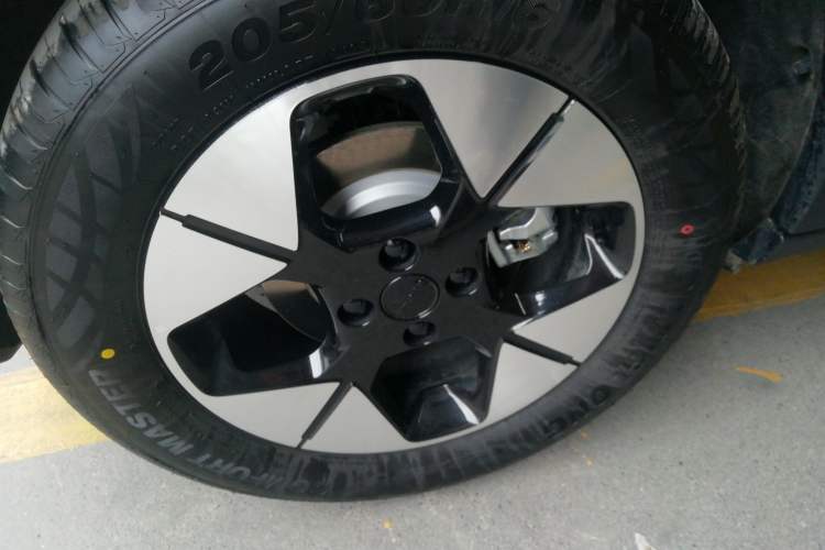 Used Geely Galaxy Geome 2025 410 km Free Version