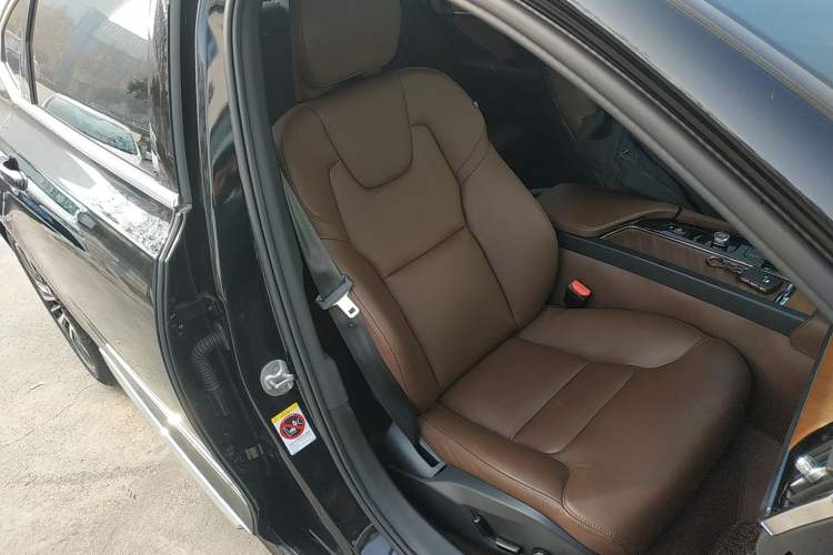 Used Volvo S90 2024 B5 Zhiyi Luxury Edition
