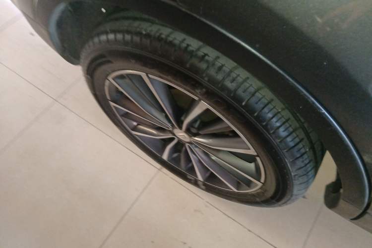 Used Geely Auto Emgrand X7 Sport 2018 1.8TD Automatic Two-Wheel Drive ZhiZun Model with 4G Connectivity
