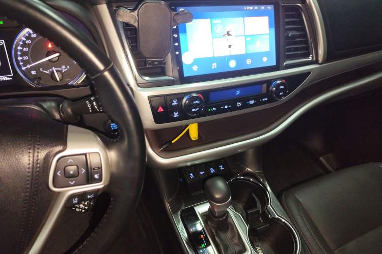 Used Toyota Highlander 2018 2.0T Four-Wheel Drive Prestige Version 7 Seats China V Emission Standard