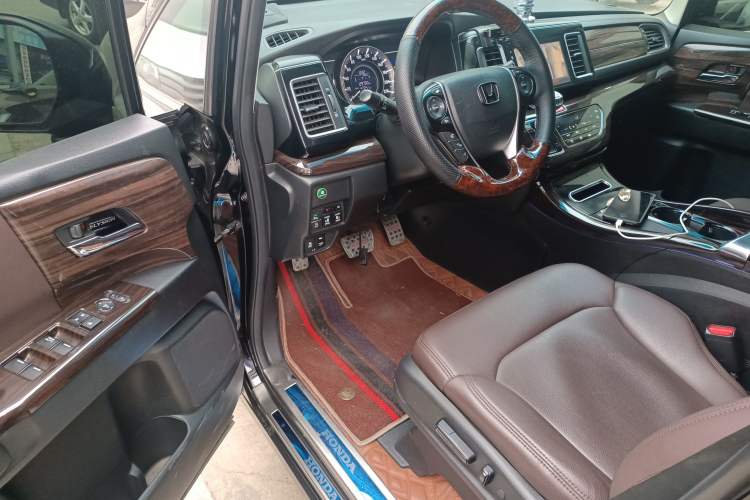 Used Honda Elysion 2016 2.4L Classic Edition
