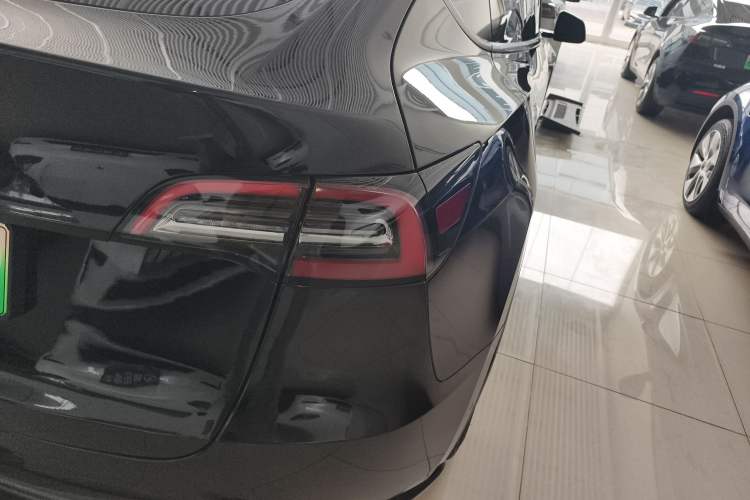 Used Tesla Model Y 2023 Long-Range All-Wheel-Drive Version