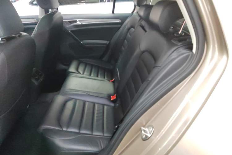 Used Volkswagen Golf 2015 1.4TSI Automatic Luxury Model
