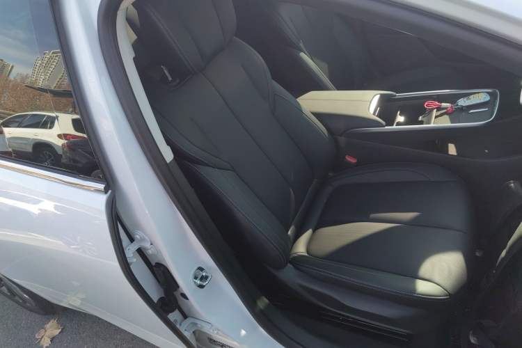 Used Buick LaCrosse 2025 28T Platinum Edition