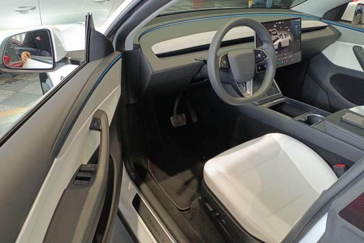 Used Tesla Model Y 2025 Rear-Wheel Drive First Edition
