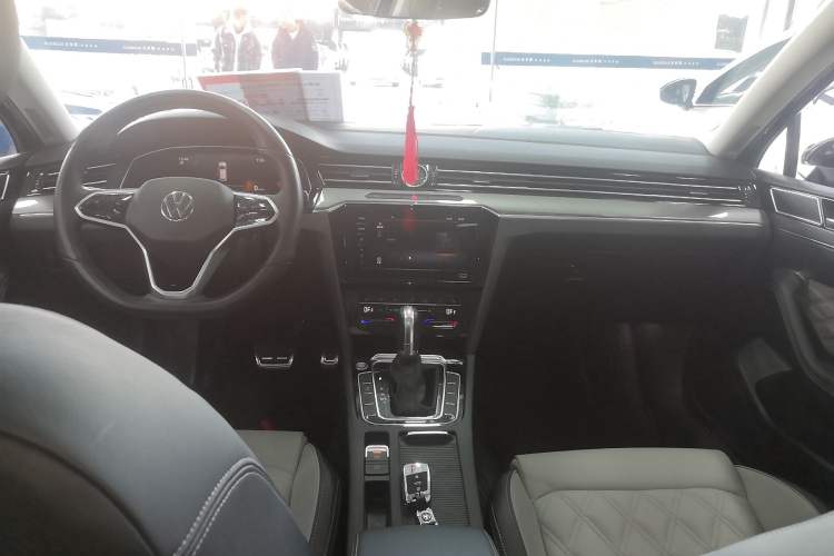 Used Volkswagen Magotan 2023 2 Million Units Limited Edition 330TSI DSG Leading Version