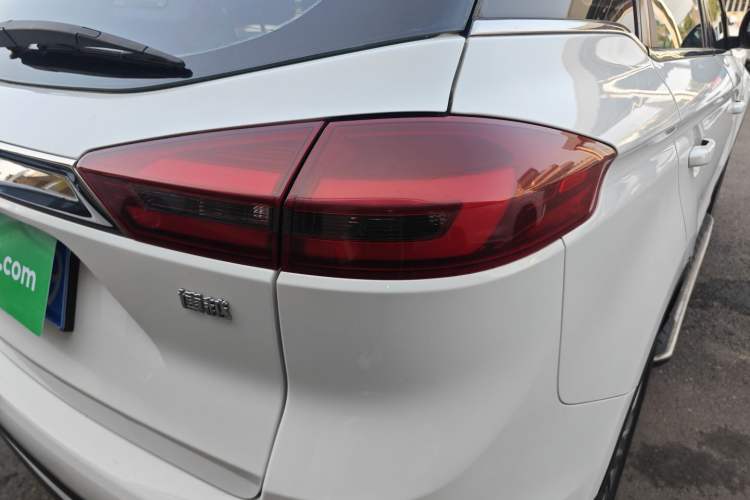 Used Geely Auto Emgrand X7 Sport 2018 1.8TD Automatic Two-Wheel Drive Smart Connect 4G Internet Edition