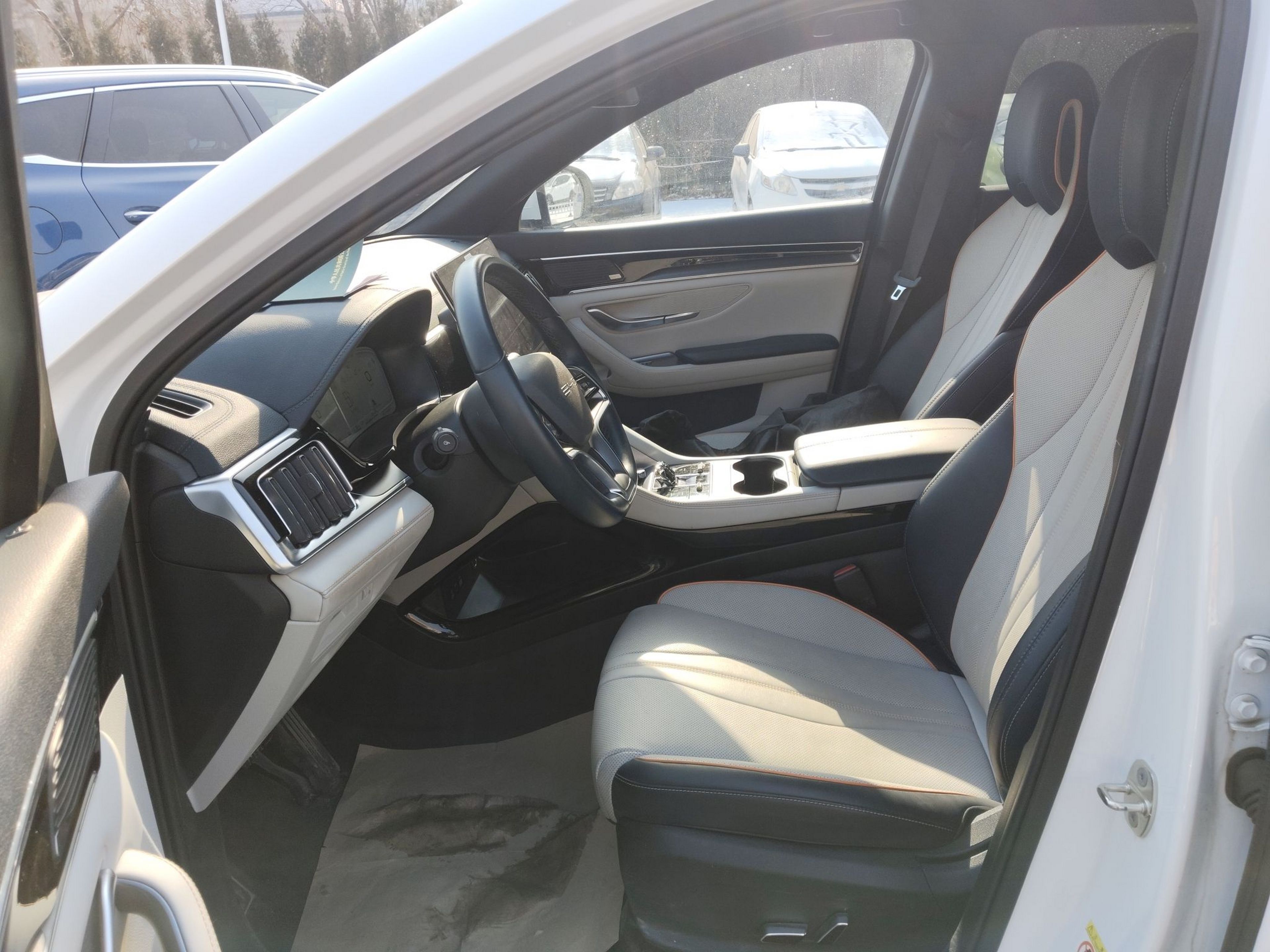 Переднее сиденье в автомобиле