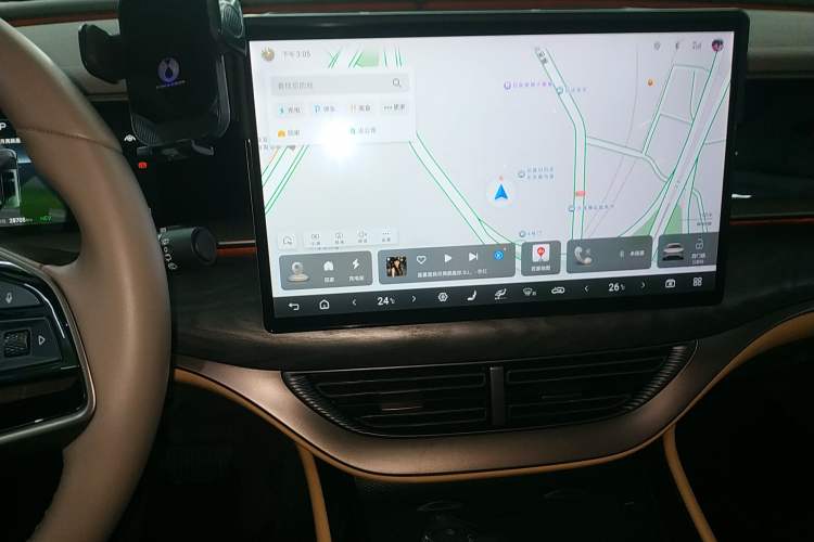 Used Denza D9 2022 DM-i 1040 Prestige Model
