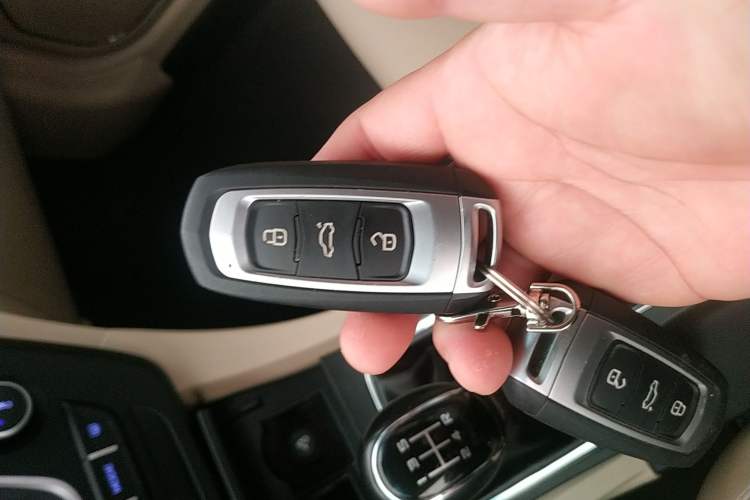 Used Geely Auto Emgrand 2017 Sedan Million Edition 1.5L Manual Luxury Model
