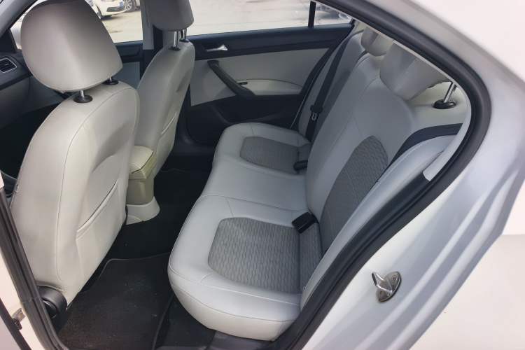 Used Skoda Rapid 2015 1.6L Automatic Smart Selection Model
