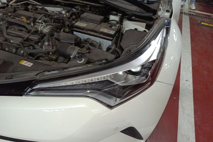 Used Toyota C-HR 2018 2.0L Luxury Sunroof Version China VI Standard
