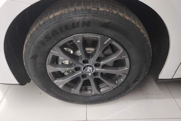 Used BYD Qin L 2025 DM-i Smart Drive 80KM Leading Model