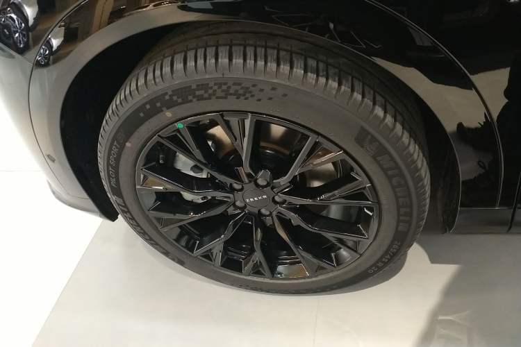 Used Zeekr 7X 2025 100 kWh Long-Range Rear-Wheel Drive with Intelligent Driving Features