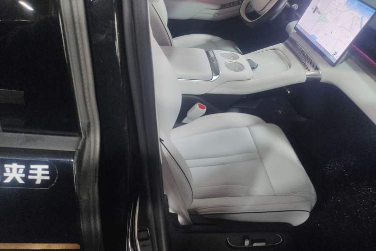 Used XPeng X9 2024 702 Ultra-Long Range Pro
