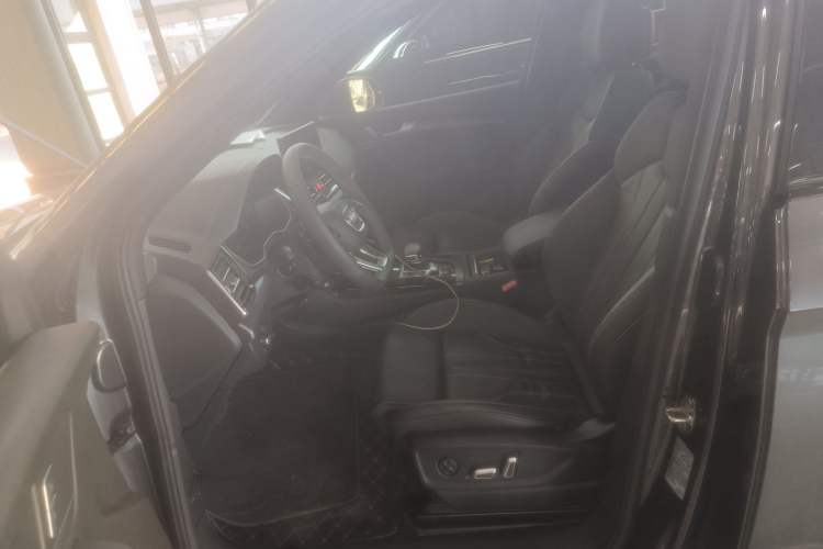 Used Audi Q5L 2023 40T Luxury Dynamic Model
