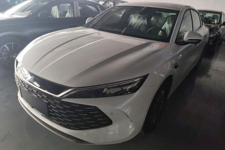 Used BYD Qin L 2025 DM-i Smart Drive 80KM Leading Model
