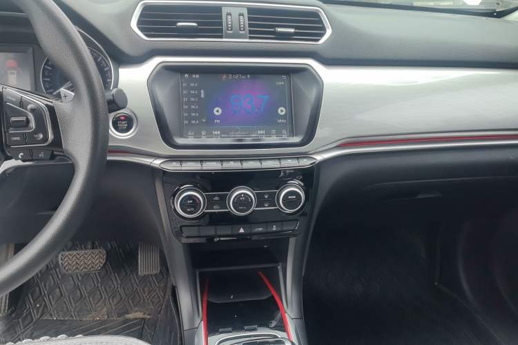 Used Haval H2 2018 1.5T Dual-Clutch Two-Wheel Drive Fashion Model China VI Standard
