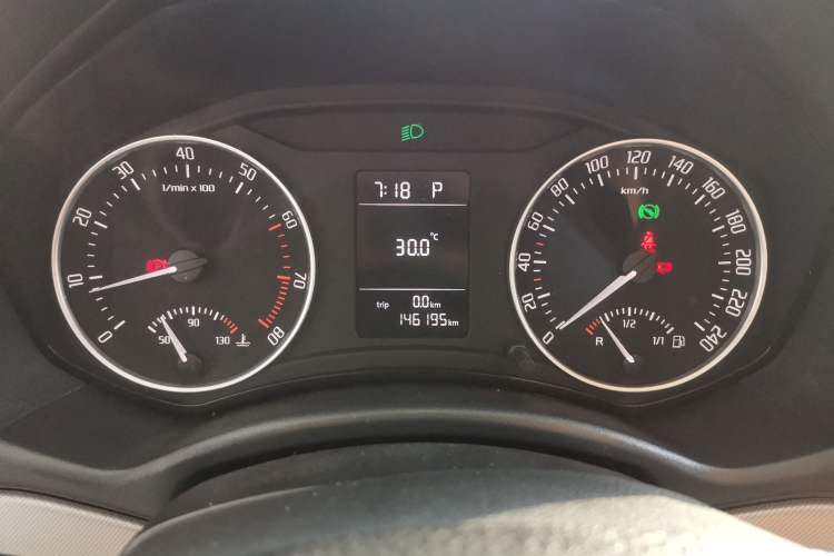 Used Skoda Octavia 2015 Classic Model 1.6L Automatic Elegance Edition
