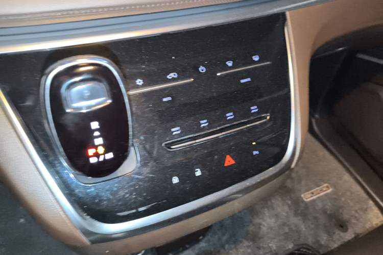 Used Buick GL8 2022 Land Business Class 652T Luxury Model
