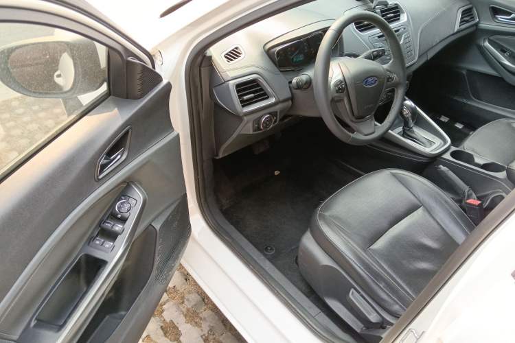 Used Ford Escort 2015 1.5L Automatic Fashion Model