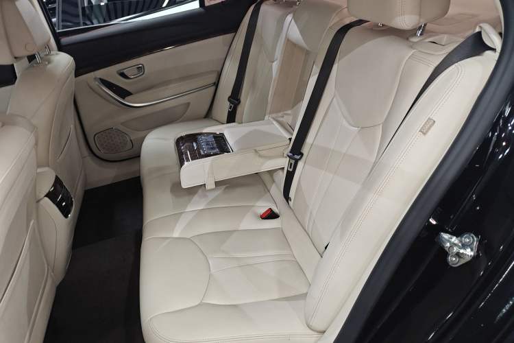 Used Roewe 950 2017 30T Internet Executive Supreme Edition
