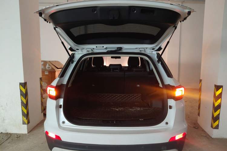 Used Changan CS55 2019 1.5T Manual Colorful Model China VI Standard
