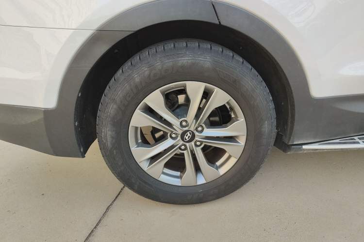 Used Hyundai Santa Fe 2015 2.0T Automatic Two-Wheel Drive Smart Version 5 Seats
