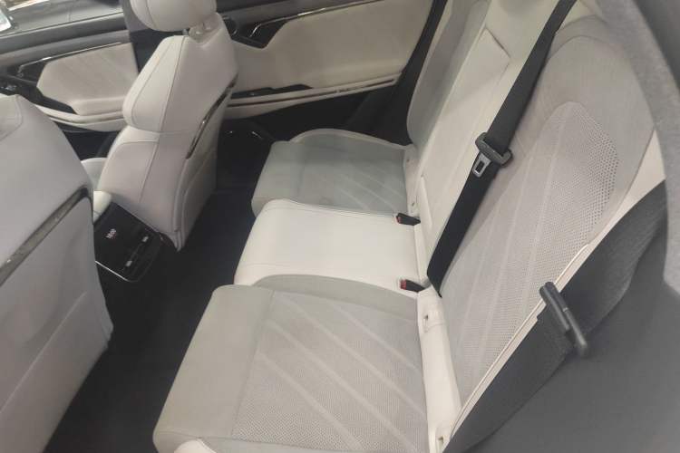 Used VOYAH FREE 2025 318 318 km Rear-Drive Touring Edition